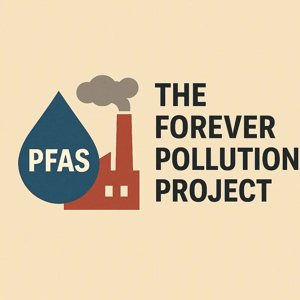 Symbolbild zum Forever Pollution Project – PFAS-Tropfen und Fabrik mit Rauch